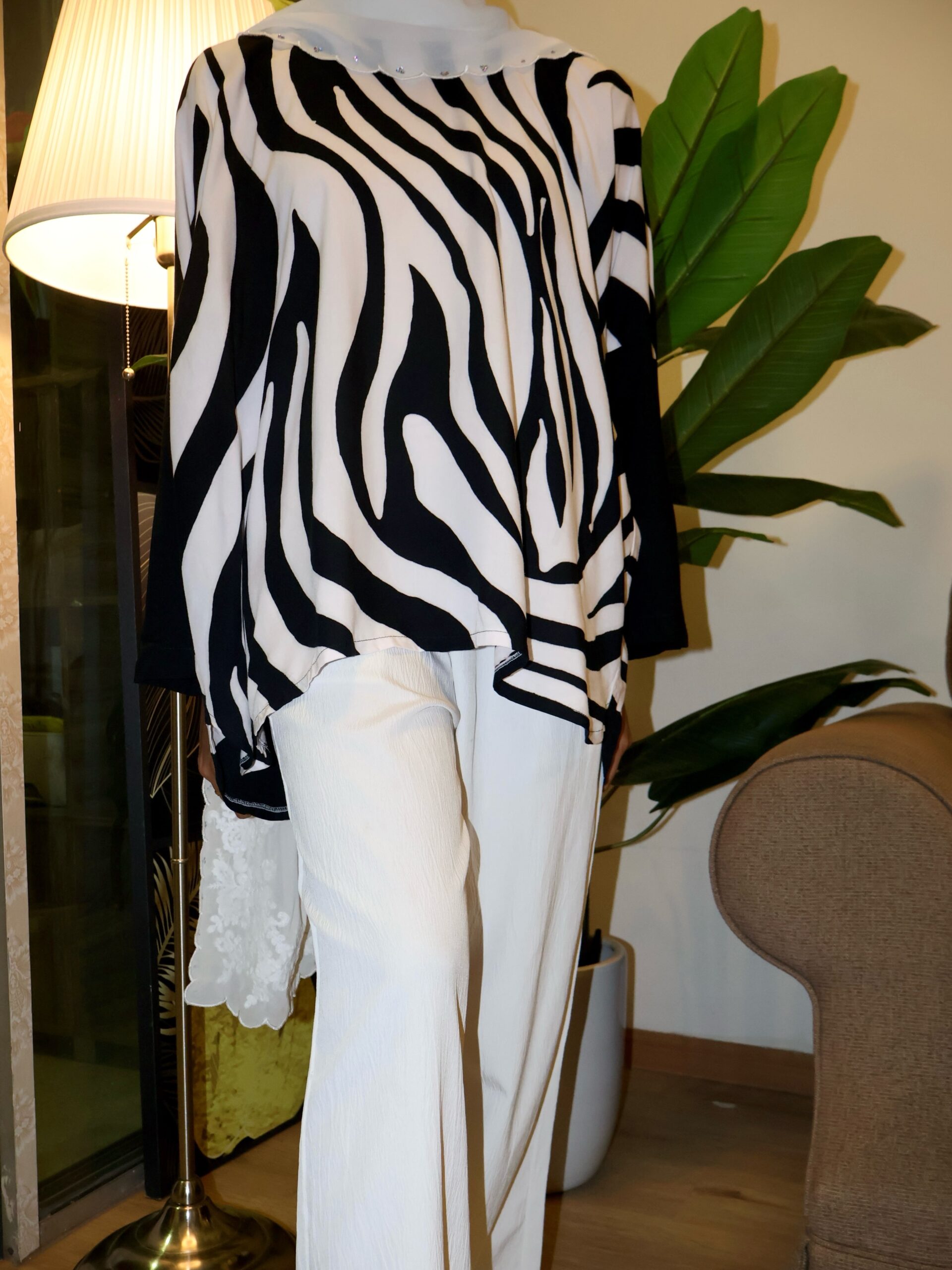 Exclusive Batik Lukis blouse (white black)