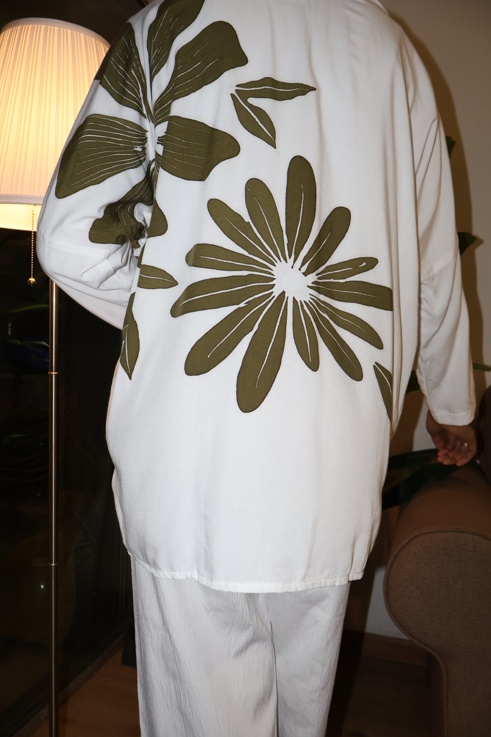 Exclusive Batik Lukis blouse (White - Image 2