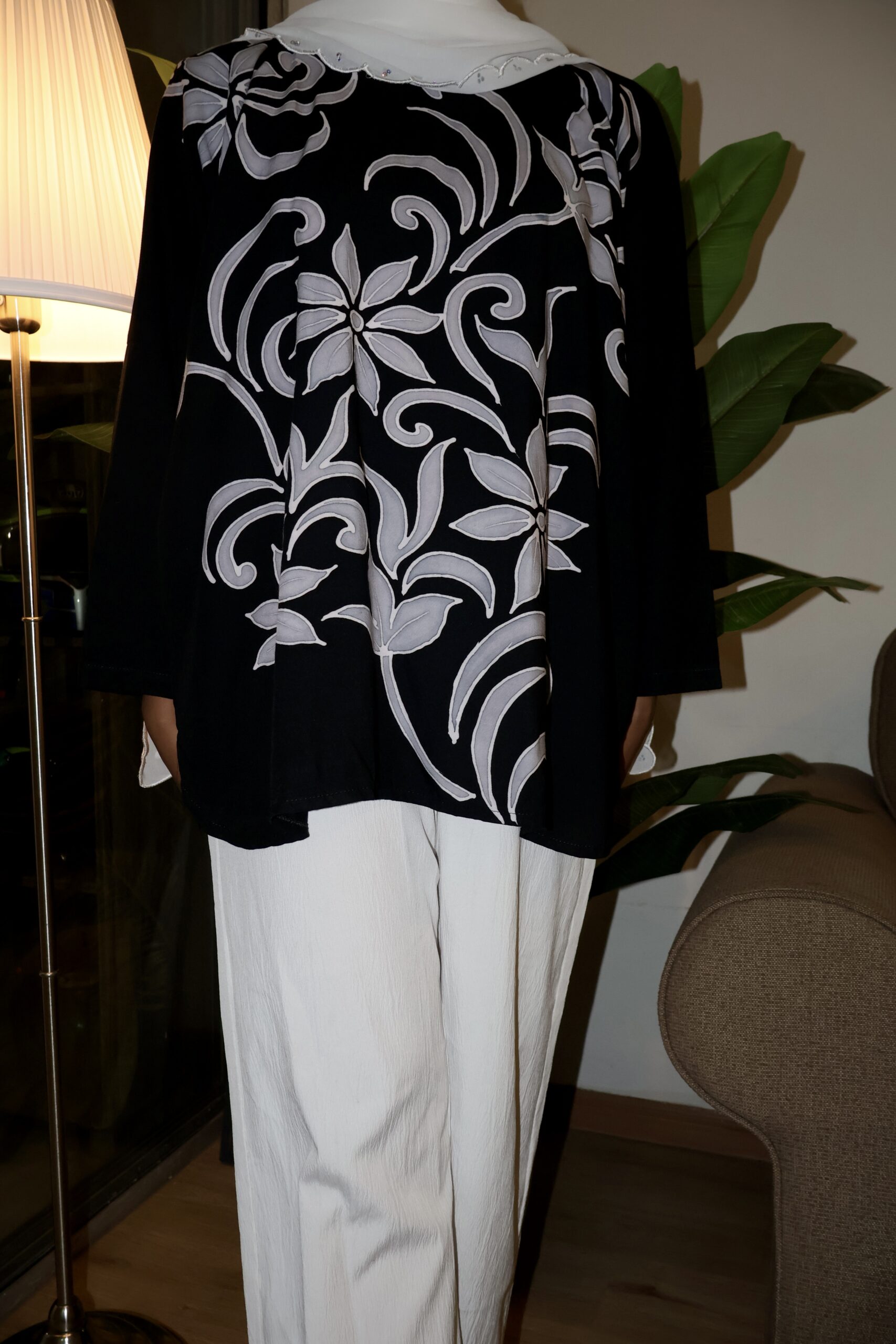 Exclusive Batik Lukis blouse (black grey flower)