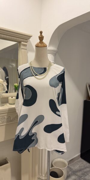 Exclusive Batik Lukis blouse (White) - Image 3
