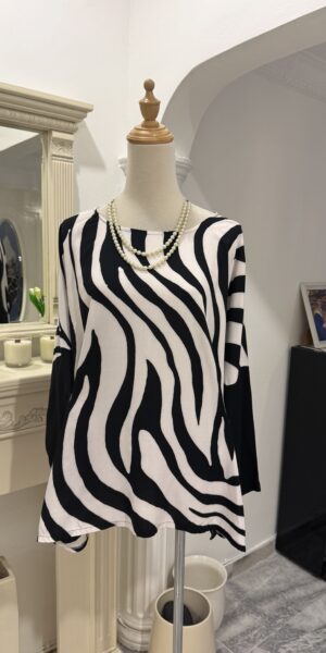 Exclusive Batik Lukis blouse (white black) - Image 2
