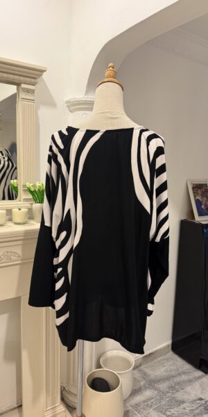Exclusive Batik Lukis blouse (white black) - Image 3