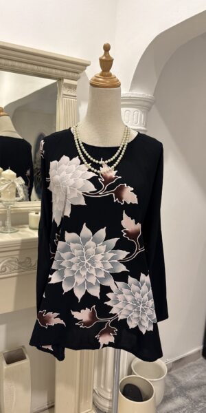 Exclusive Batik Lukis blouse (black) - Image 4