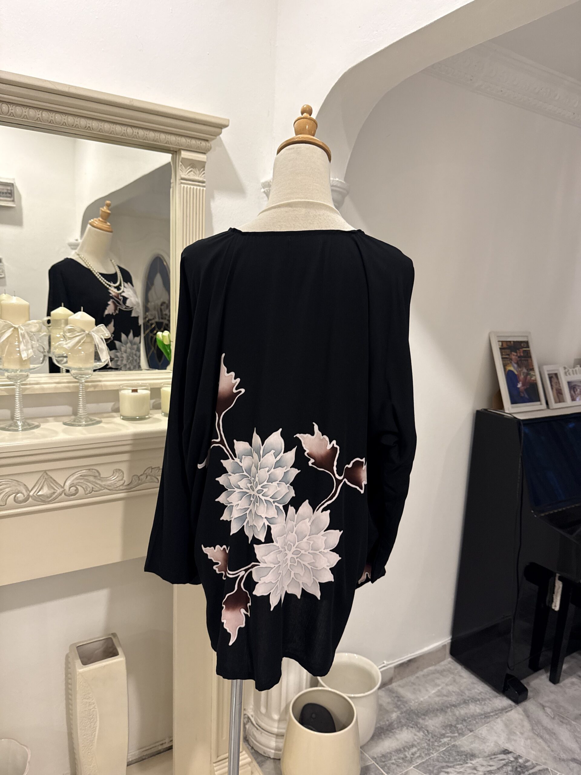 Exclusive Batik Lukis blouse (black) - Image 5