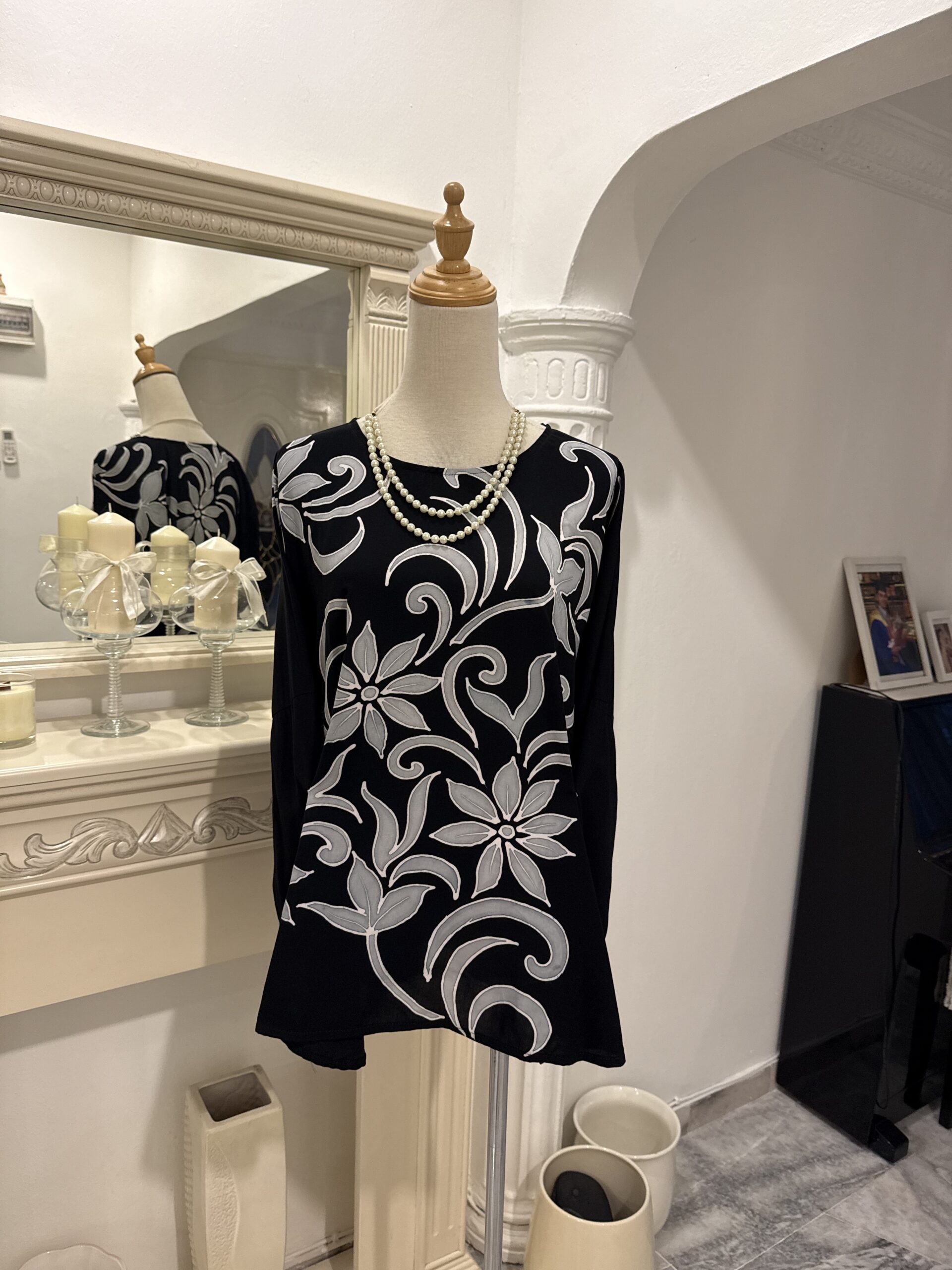 Exclusive Batik Lukis blouse (black grey flower) - Image 2